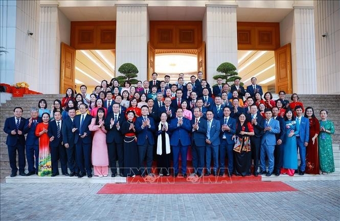 Vietnamese Teachers’ Day: PM meets with outstanding education managers, teachers